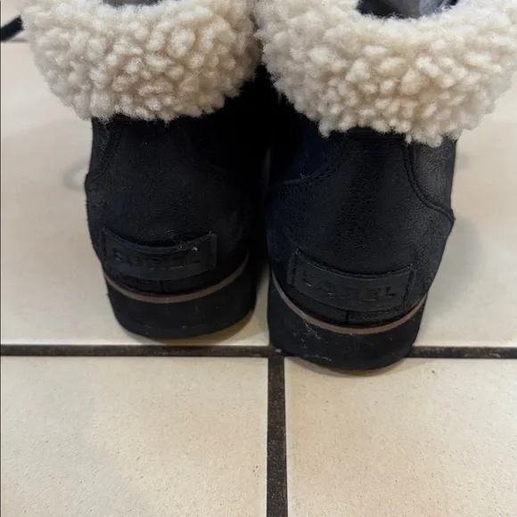 Sorel Black and Gray Fleece-Lined Boots - Picture 4 of 9